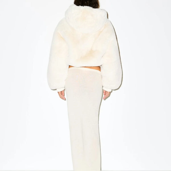 Luxuriöse Kapuzenjacke aus Kunstpelz 