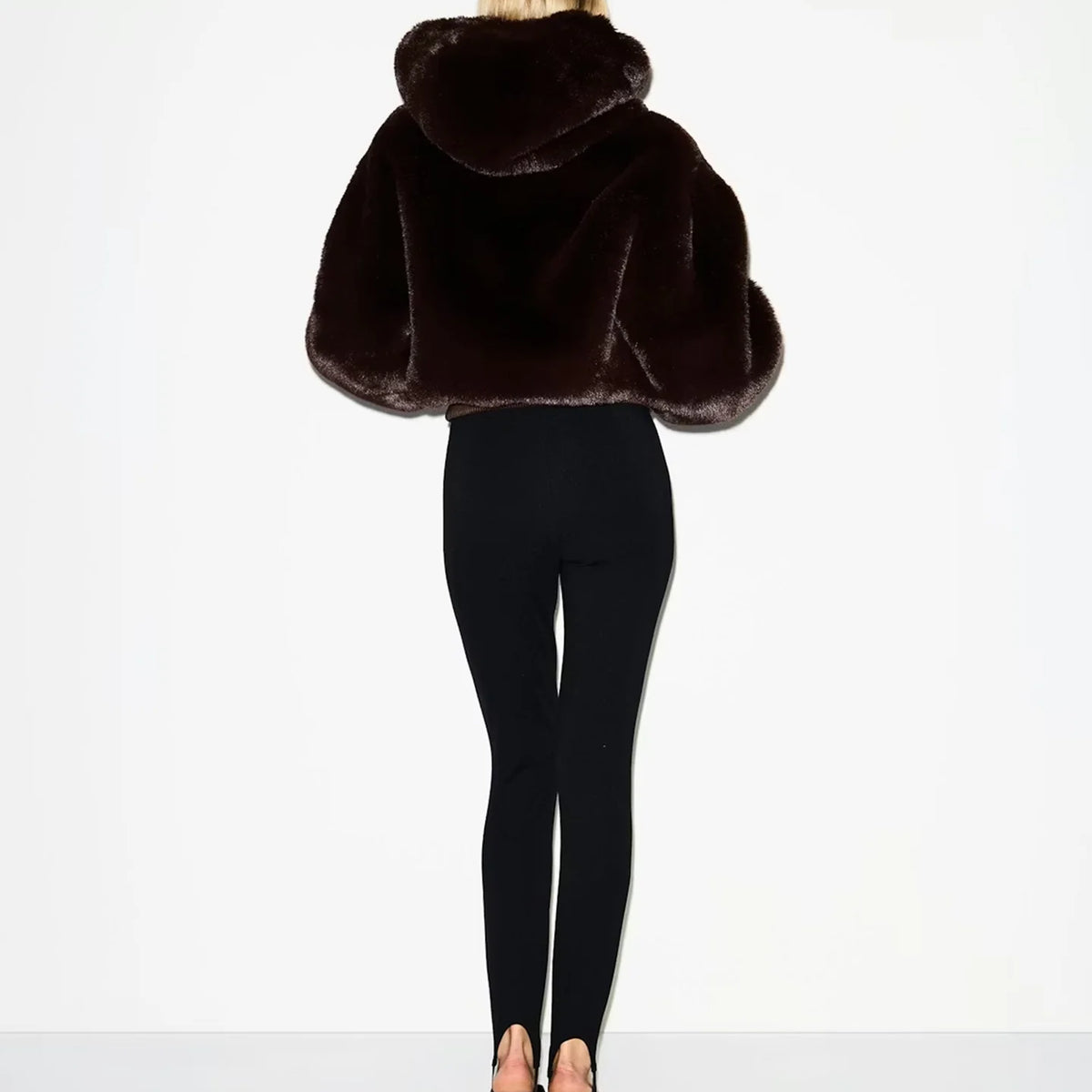 Luxuriöse Kapuzenjacke aus Kunstpelz 