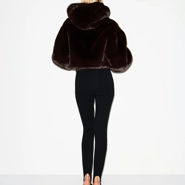 Luxuriöse Kapuzenjacke aus Kunstpelz 